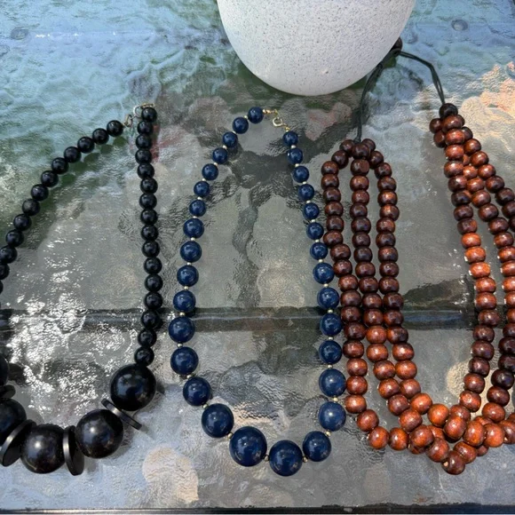 Vintage beaded necklaces - Black, Blue, Brown - Picture 3 of 7